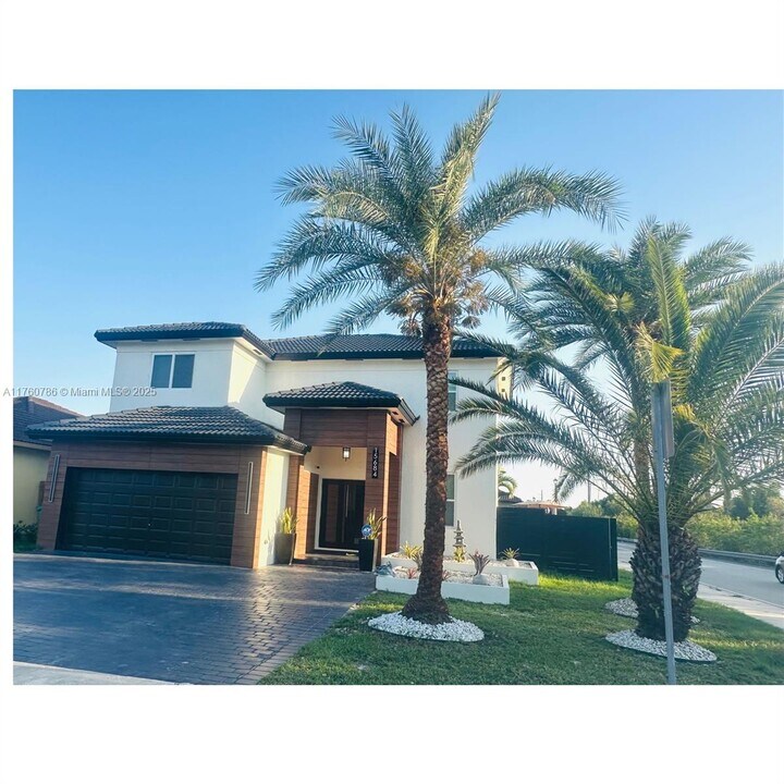 15684 SW 9th Terrace in Miami, FL - Building Photo