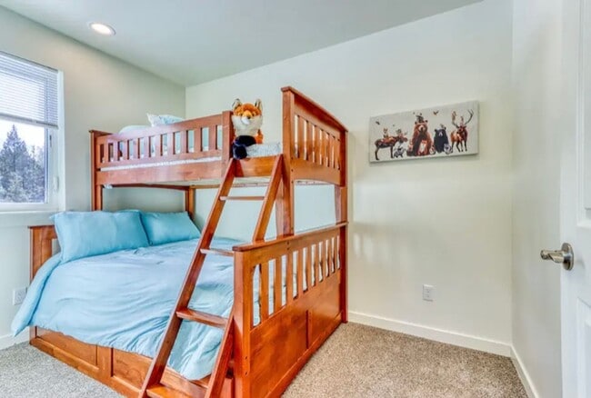 54691 Silver Fox Dr in Bend, OR - Foto de edificio - Building Photo