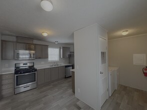 361 Parker Lake Dr in Oxford, MI - Foto de edificio - Building Photo