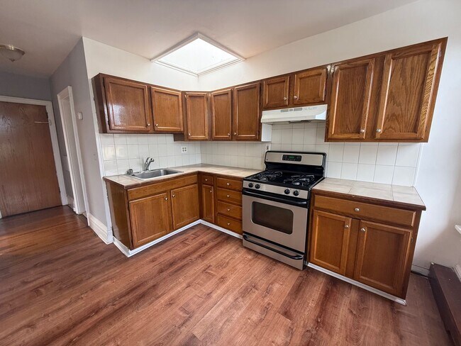 10 Courtney Ave-Unit -Unit 3 in Newburgh, NY - Building Photo - Building Photo