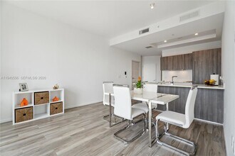 801 S Miami Ave, Unit 4803 in Miami, FL - Foto de edificio - Building Photo