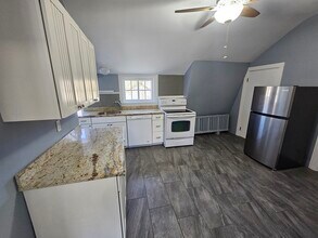 21 Cross St in Reading, MA - Building Photo - Building Photo