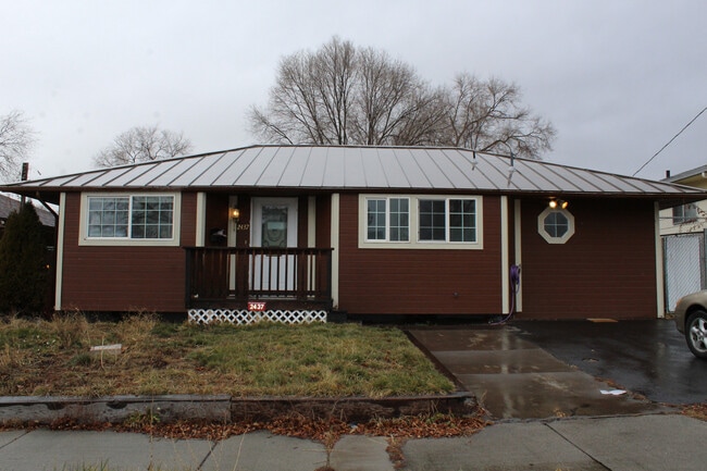 property at 2437 Darrow Ave