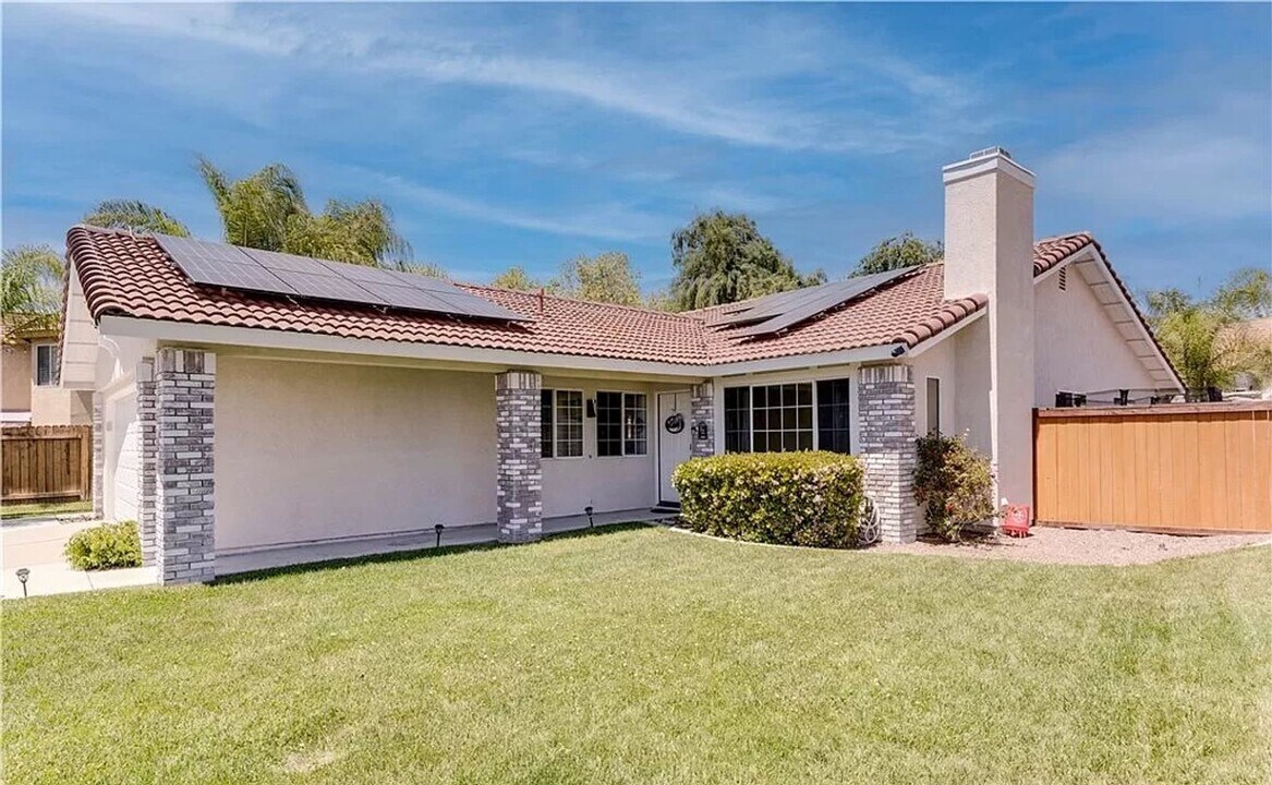 30134 Sierra Madre Dr in Temecula, CA - Building Photo
