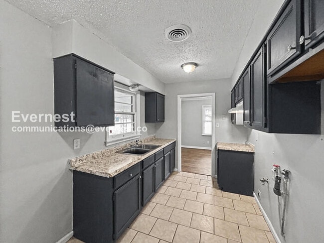 1758 Woodburn Dr in Memphis, TN - Building Photo - Building Photo