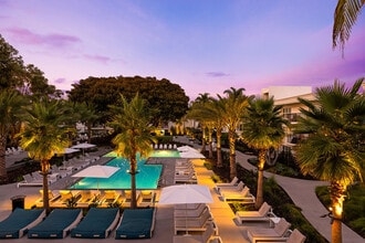 Bayside at Coronado in Coronado, CA - Foto de edificio - Building Photo