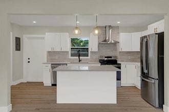 1352 Parkwood St in Clearwater, FL - Building Photo - Building Photo