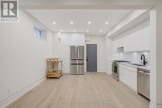 27 Scotland Rd in Toronto, ON - Building Photo - Building Photo