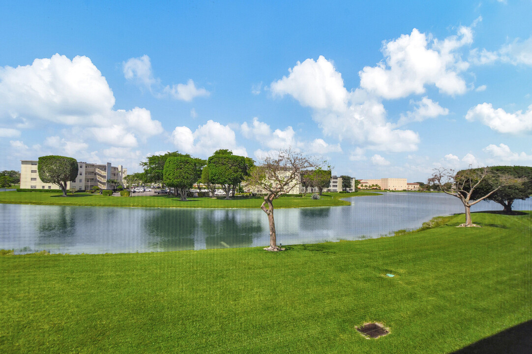 2072 Cornwall D in Boca Raton, FL - Building Photo