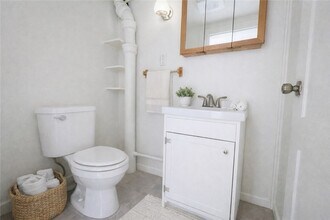 130 E Elisha St in Waterloo, NY - Foto de edificio - Building Photo