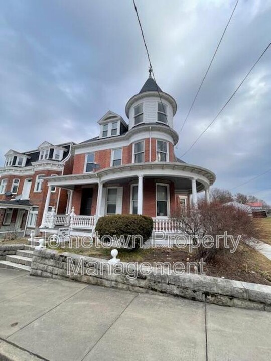 71 Main St in Seven Valleys, PA - Building Photo