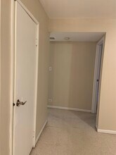 9422 Bay Colony Dr, Unit 1W in Des Plaines, IL - Building Photo - Building Photo