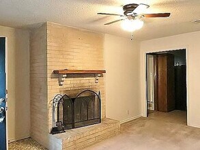 2213 Vanderbilt Ct in Denton, TX - Building Photo - Building Photo