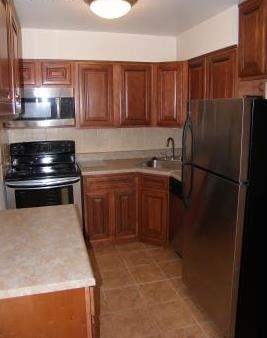 Williamsburg Square Townhomes in University City, MO - Foto de edificio - Interior Photo