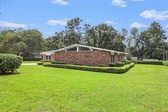 2401 Jim Lee Rd in Tallahassee, FL - Building Photo - Building Photo