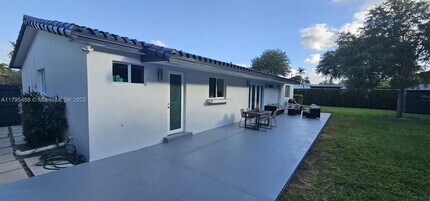 10900 SW 107th Ave in Miami, FL - Building Photo - Building Photo