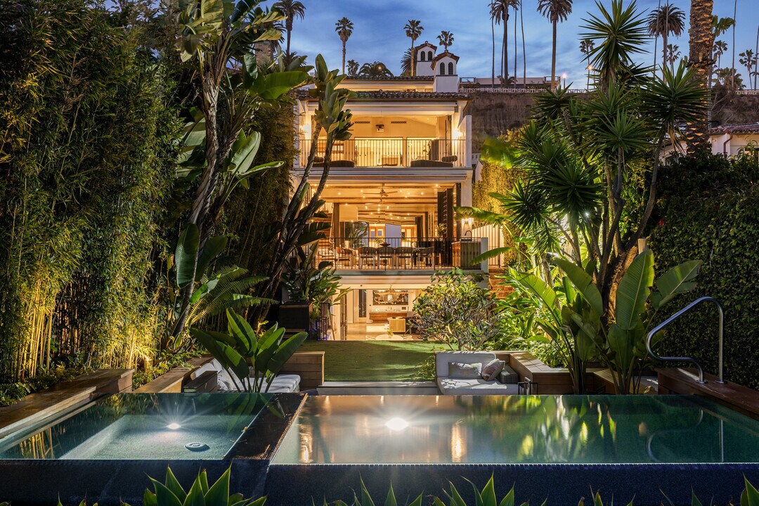 966 Palisades Beach Rd in Santa Monica, CA - Building Photo