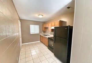 2150 Saxon St in Tallahassee, FL - Foto de edificio - Building Photo