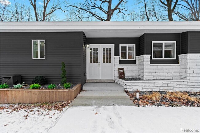 2566 Harrington Rd in Rochester Hills, MI - Building Photo - Building Photo