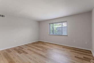 The Retreat at Walnut Creek in Columbus, OH - Building Photo - Building Photo