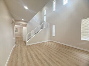 11904 Amistoso Ln in Las Vegas, NV - Building Photo - Building Photo