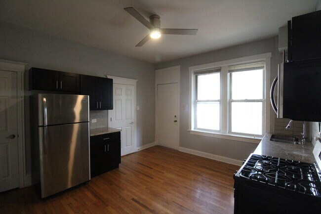 1435 N Ashland Ave in Chicago, IL - Building Photo - Building Photo