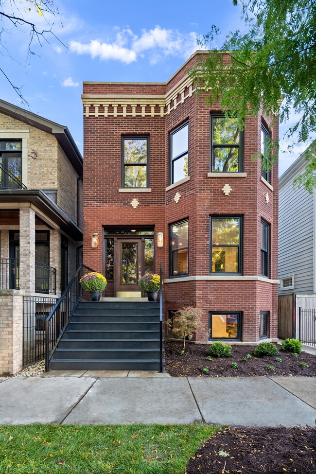 property at 1747 W Cornelia Ave