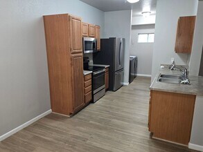 501 Gibson Dr in Roseville, CA - Building Photo - Building Photo