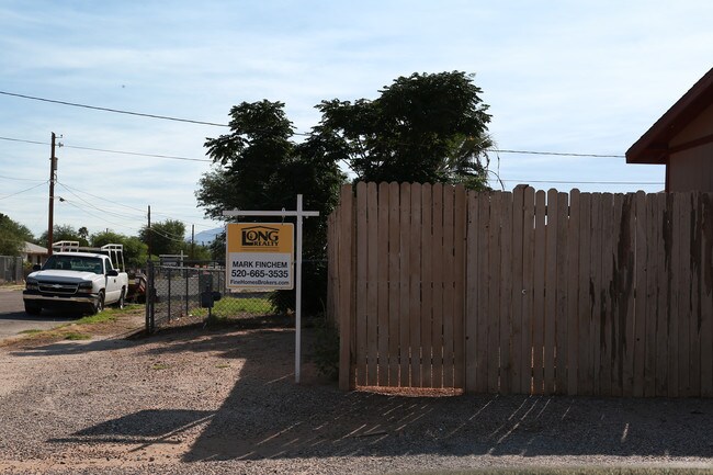 5756 E 24th St in Tucson, AZ - Foto de edificio - Building Photo