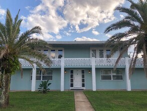 500 Silver Beach Ave, Unit #2 Gigantic Loft 2nd FL in Daytona Beach, FL - Foto de edificio - Building Photo