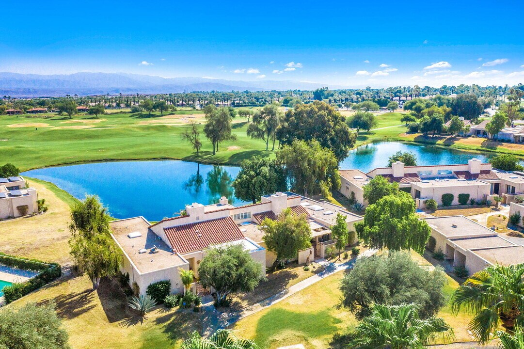 656 Hospitality Dr in Rancho Mirage, CA - Foto de edificio