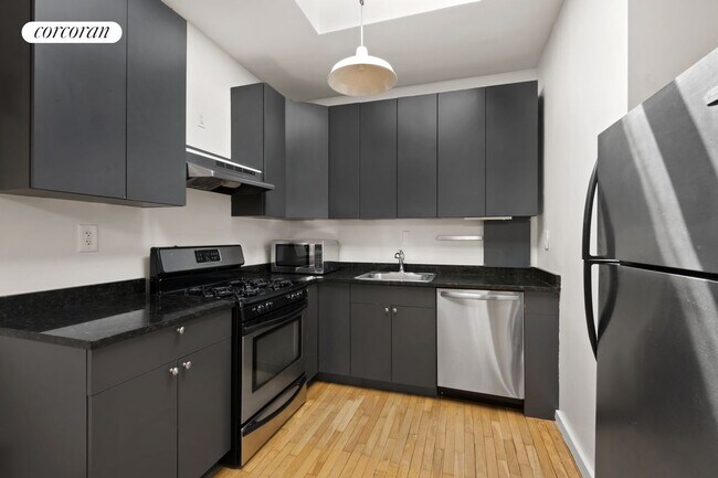 241 Bedford Ave in Brooklyn, NY - Building Photo - Building Photo