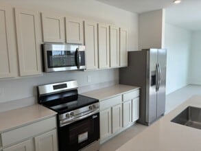 2435 Bevel Ln in Davenport, FL - Building Photo - Building Photo