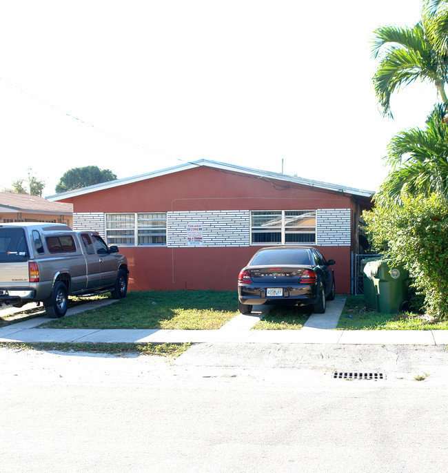 1172-1182 NW 64th St in Miami, FL - Building Photo - Building Photo