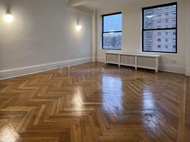 77 W 104th St, Unit 9B in New York, NY - Building Photo - Building Photo