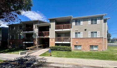 885 Meadow Pine Ct in Salt Lake City, UT - Building Photo - Building Photo