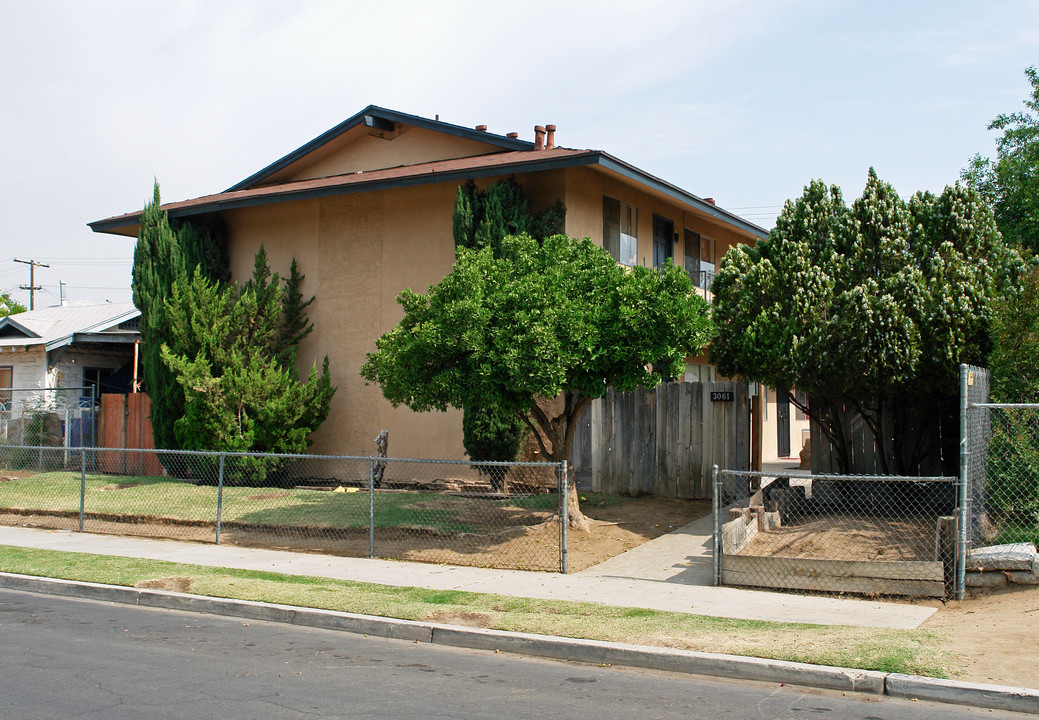 3061 E Nevada Ave in Fresno, CA - Building Photo