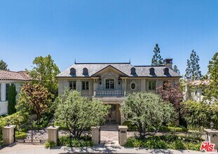 11738 Stonehenge Ln in Los Angeles, CA - Building Photo - Building Photo
