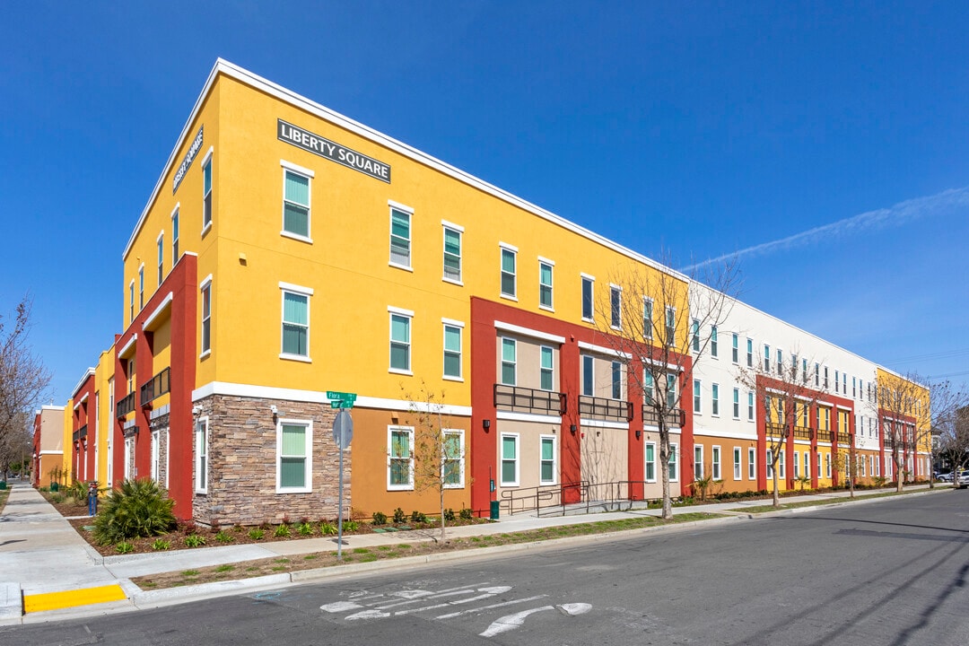 Liberty Square Apartments in Stockton, CA - Building Photo