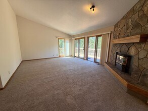 22 Klamath Ln in Sunriver, OR - Building Photo - Building Photo