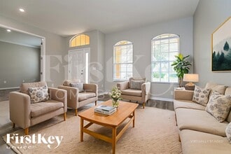 9070 Pinebreeze Dr in Riverview, FL - Foto de edificio - Building Photo