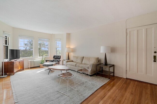 993 Memorial Dr in Cambridge, MA - Building Photo - Building Photo