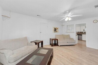 20235 Engelmann Ln in Manor, TX - Foto de edificio - Building Photo