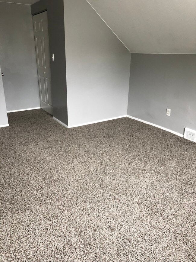 4692 E 173rd St in Cleveland, OH - Building Photo - Building Photo