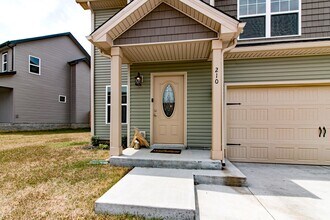 210 Geneva Ln in Clarksville, TN - Building Photo - Building Photo
