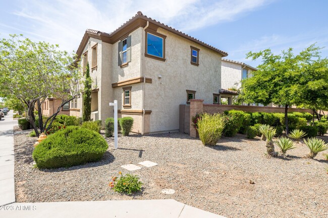 4774 E Tierra Buena Ln in Phoenix, AZ - Building Photo - Building Photo