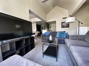 1333 E Morten Ave-Unit -234 in Phoenix, AZ - Building Photo - Building Photo
