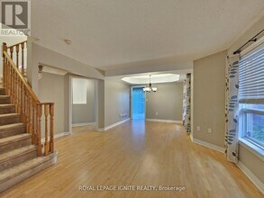 60 Pressed Brick Dr in Brampton, ON - Building Photo - Building Photo