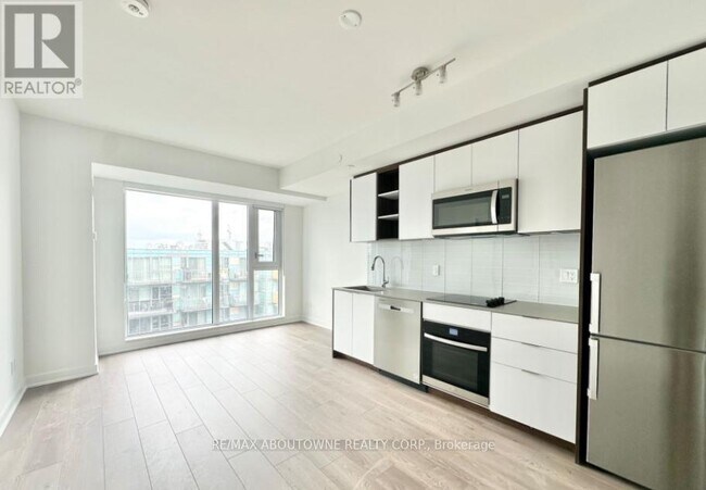 property at 543 Richmond St W