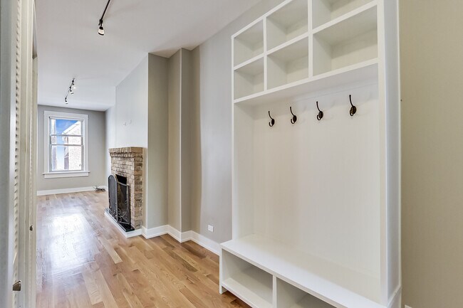 1914 W Crystal St in Chicago, IL - Building Photo - Building Photo